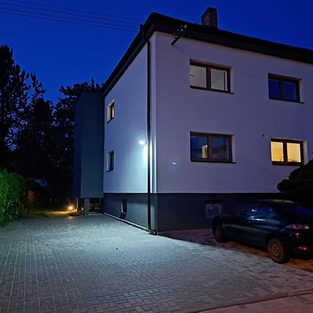 Vila Vekose - Apartman S Terasou A Zahradou Градец-Кралове Экстерьер фото