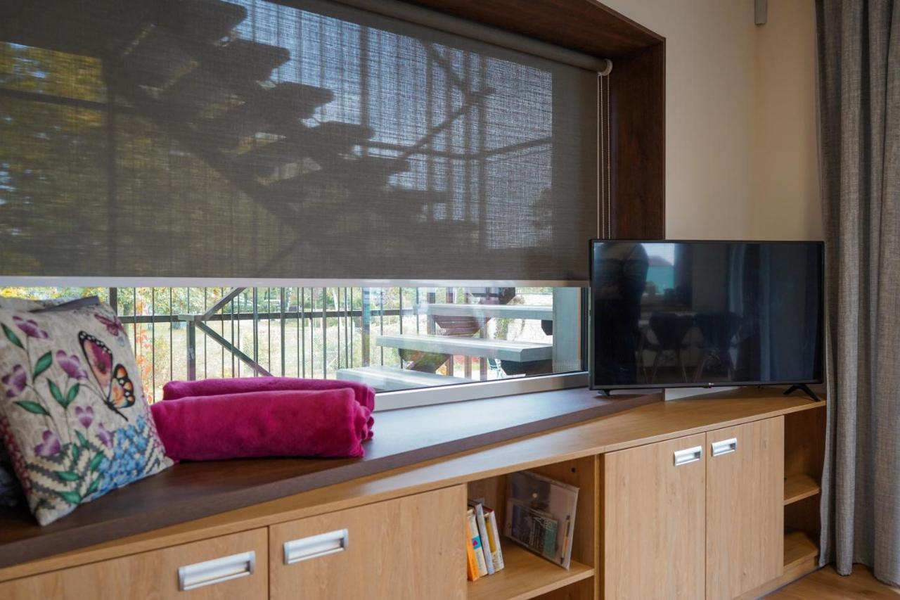 Vila Vekose - Apartman S Terasou A Zahradou Градец-Кралове Экстерьер фото