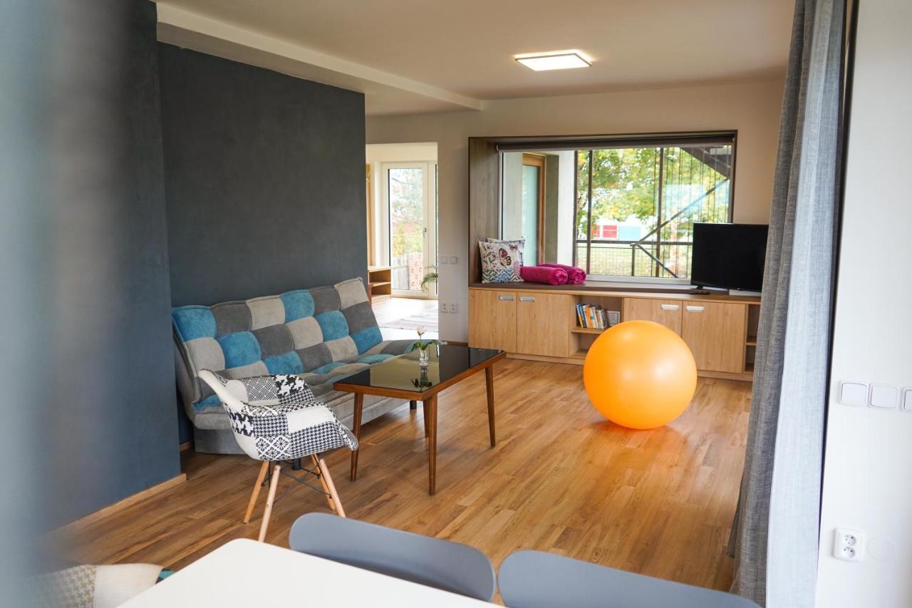 Vila Vekose - Apartman S Terasou A Zahradou Градец-Кралове Экстерьер фото