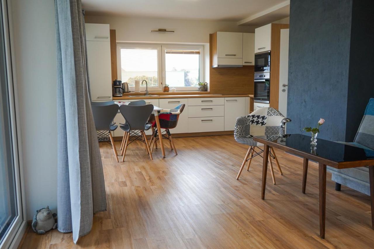 Vila Vekose - Apartman S Terasou A Zahradou Градец-Кралове Экстерьер фото