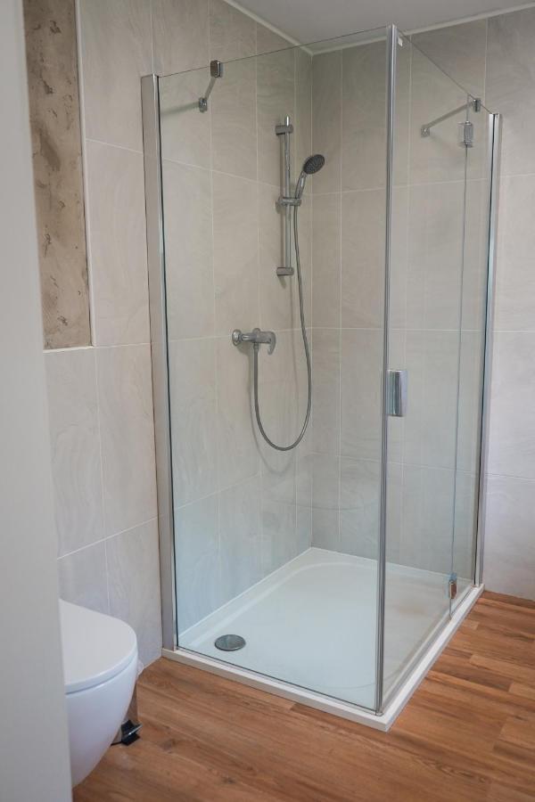 Vila Vekose - Apartman S Terasou A Zahradou Градец-Кралове Экстерьер фото