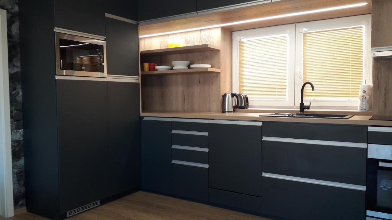 Vila Vekose - Apartman S Terasou A Zahradou Градец-Кралове Экстерьер фото