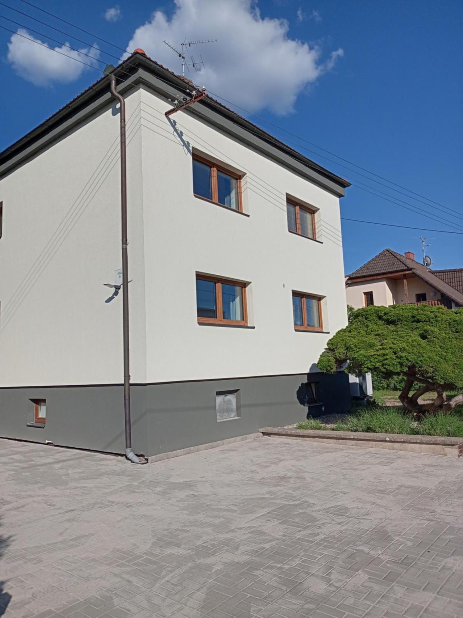 Vila Vekose - Apartman S Terasou A Zahradou Градец-Кралове Экстерьер фото