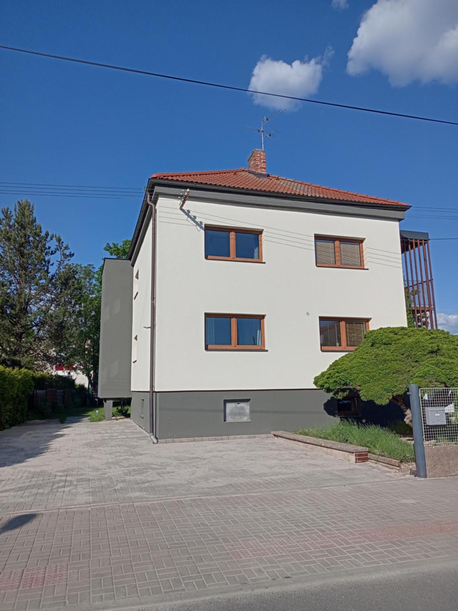 Vila Vekose - Apartman S Terasou A Zahradou Градец-Кралове Экстерьер фото