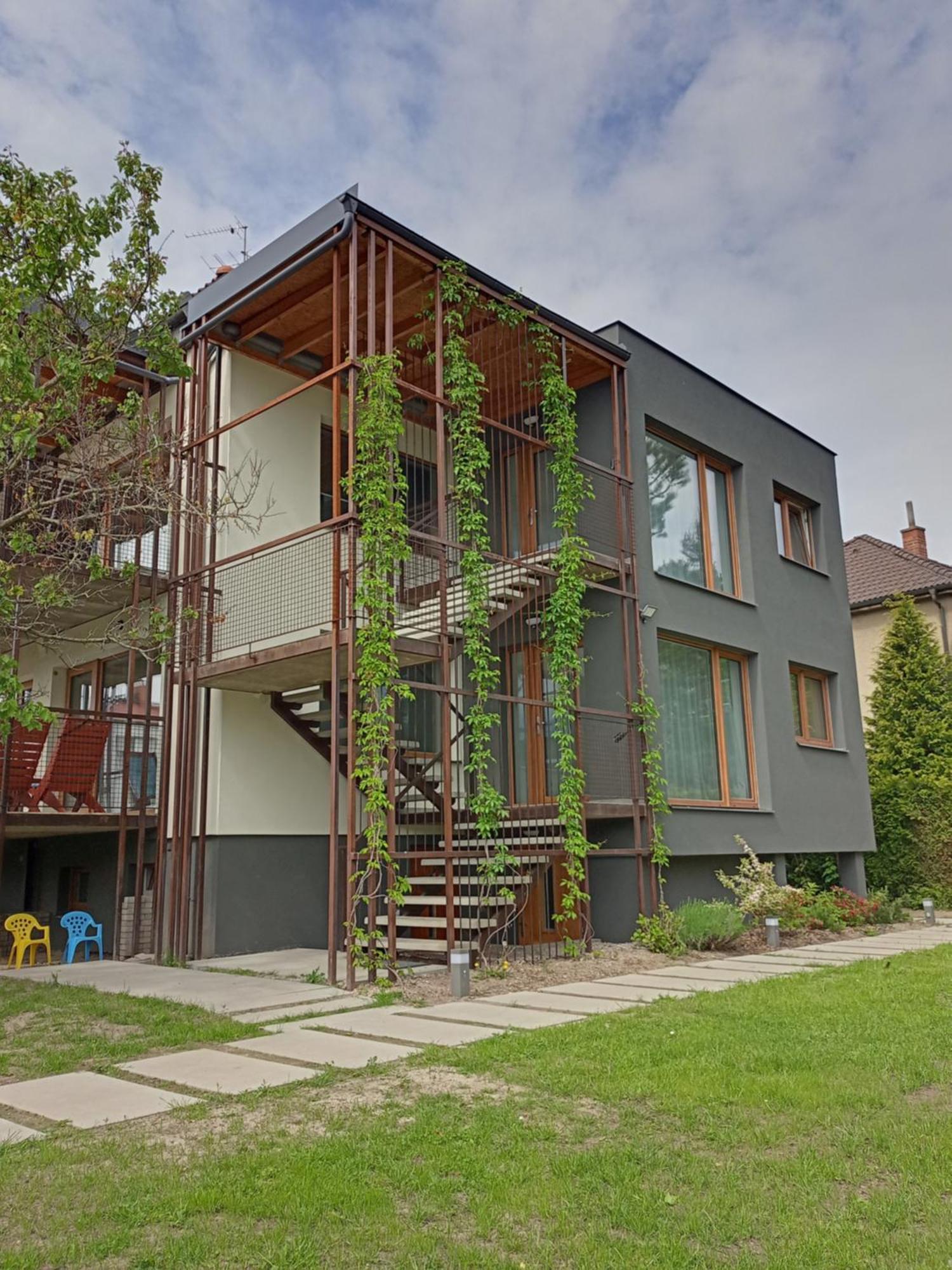 Vila Vekose - Apartman S Terasou A Zahradou Градец-Кралове Экстерьер фото